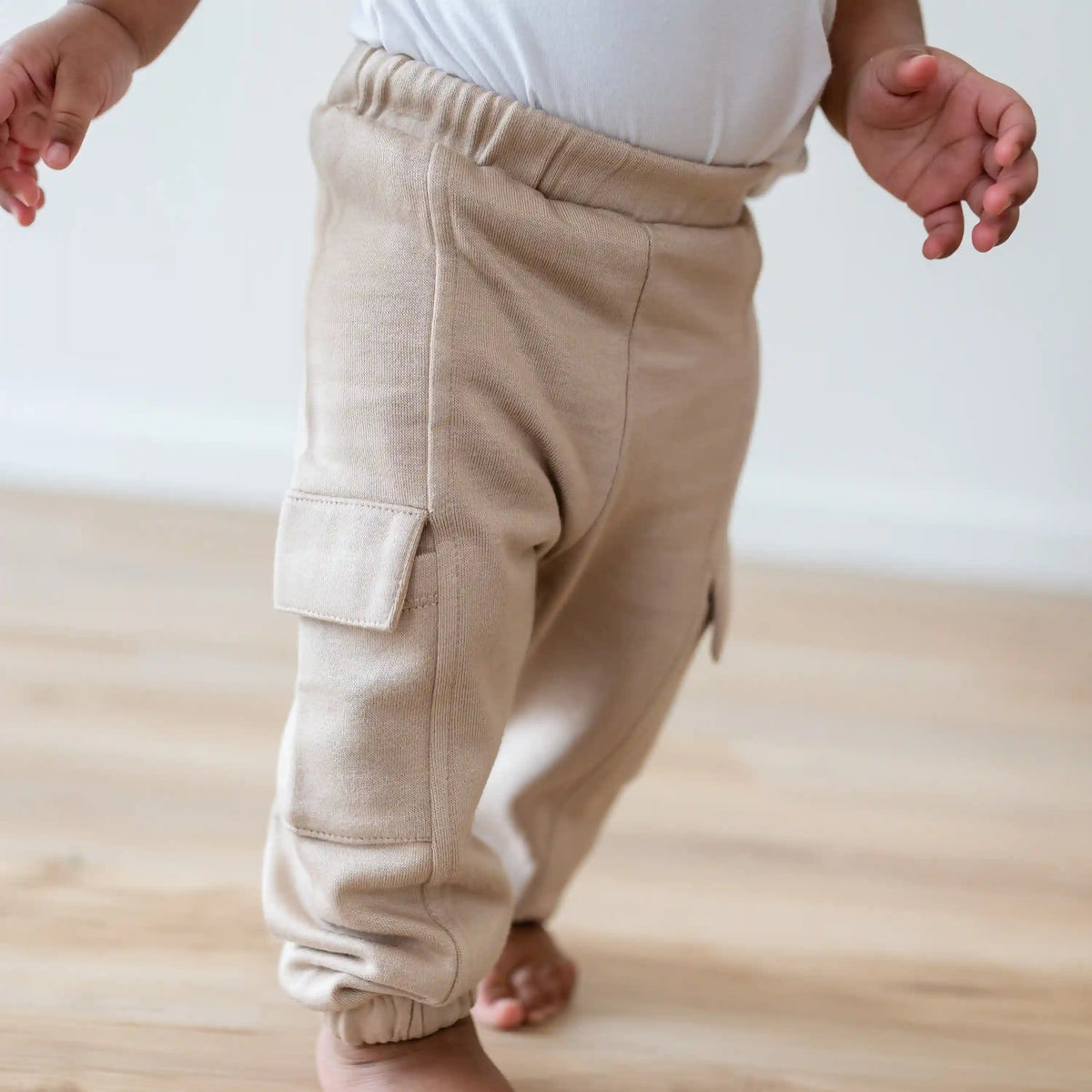 Fleece Cargo Pants in Almond