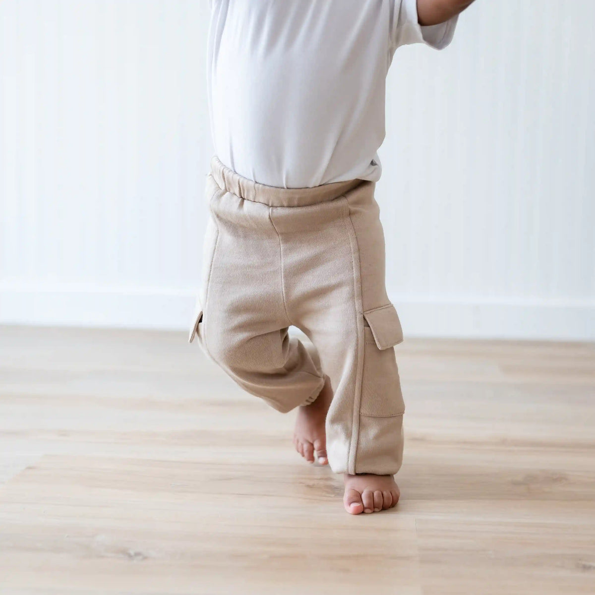 Fleece Cargo Pants in Almond