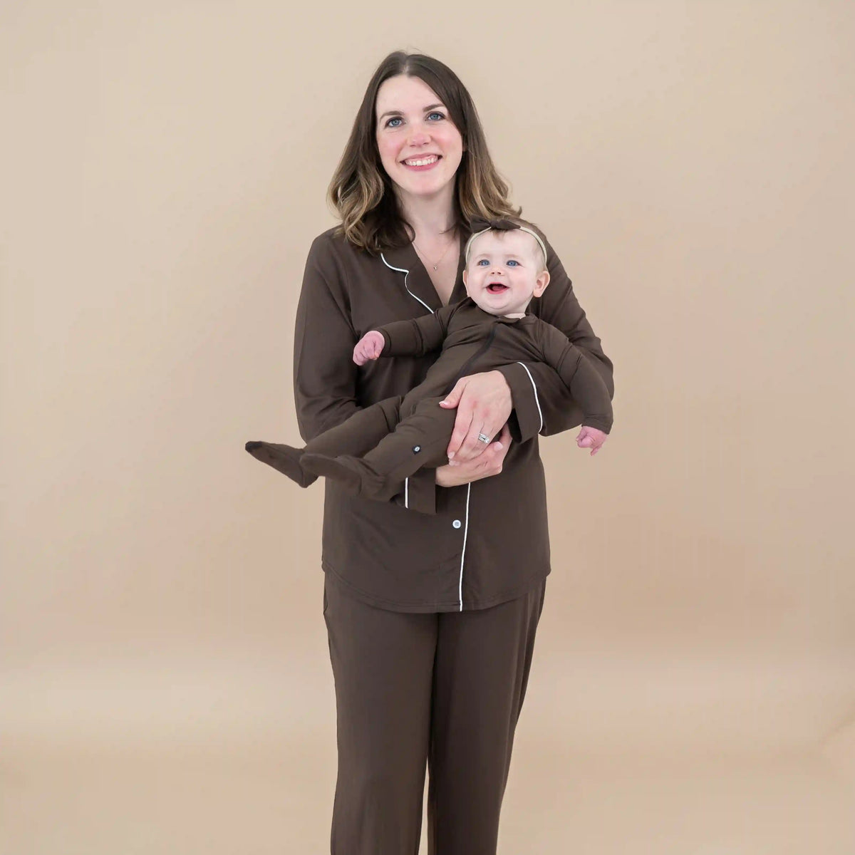 Long-Sleeved Women's Pajama Set in Espresso with Cloud Trim