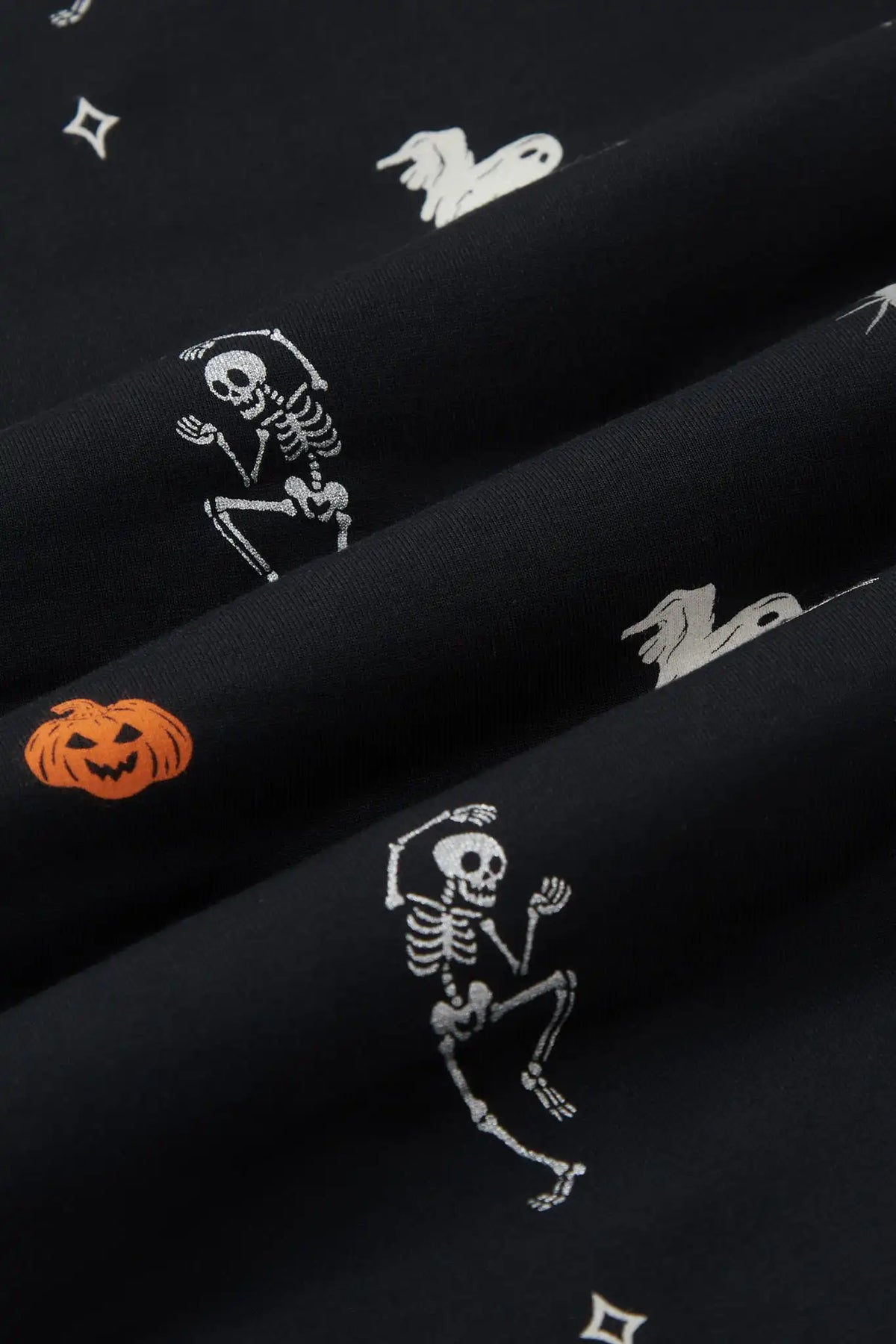 Men's Long Sleeve Pajama Set in Halloween Friends