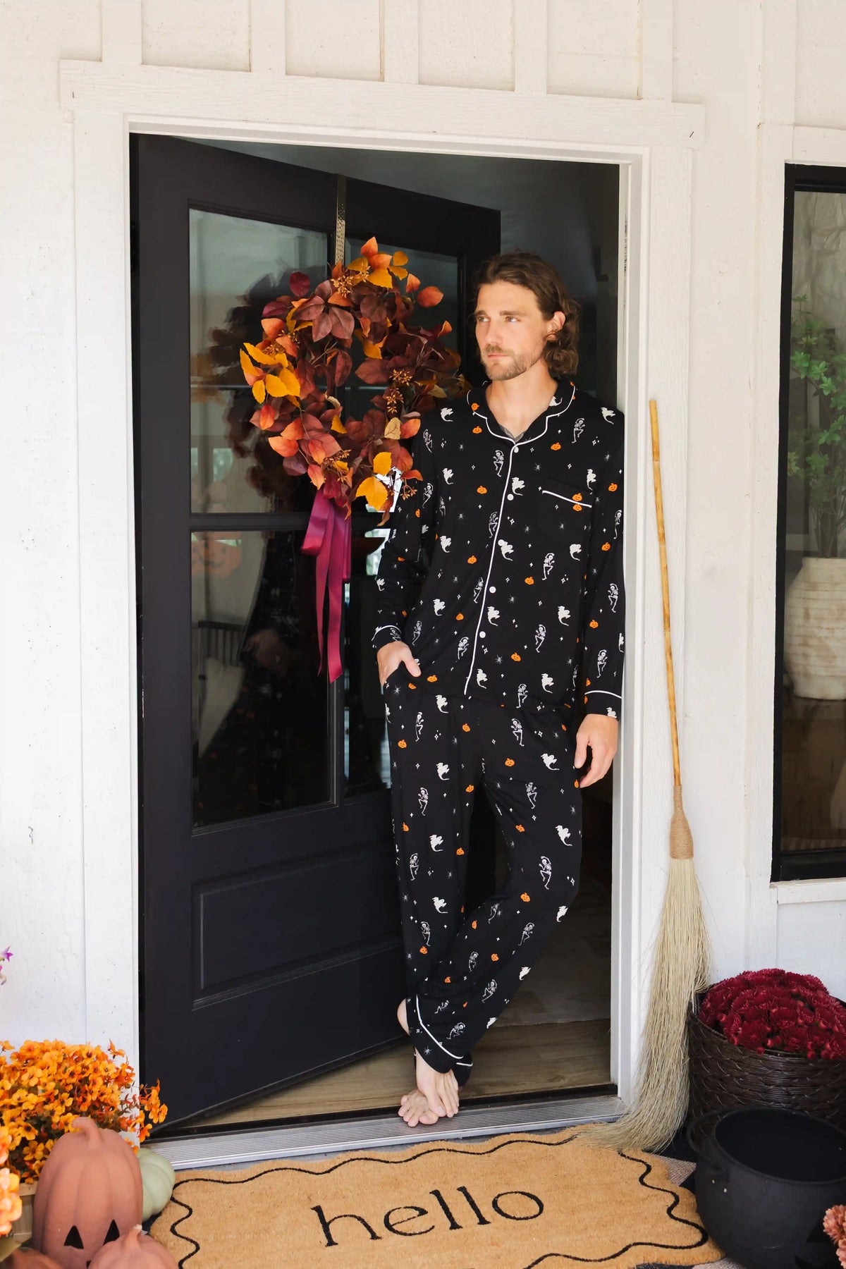 Men's Long Sleeve Pajama Set in Halloween Friends