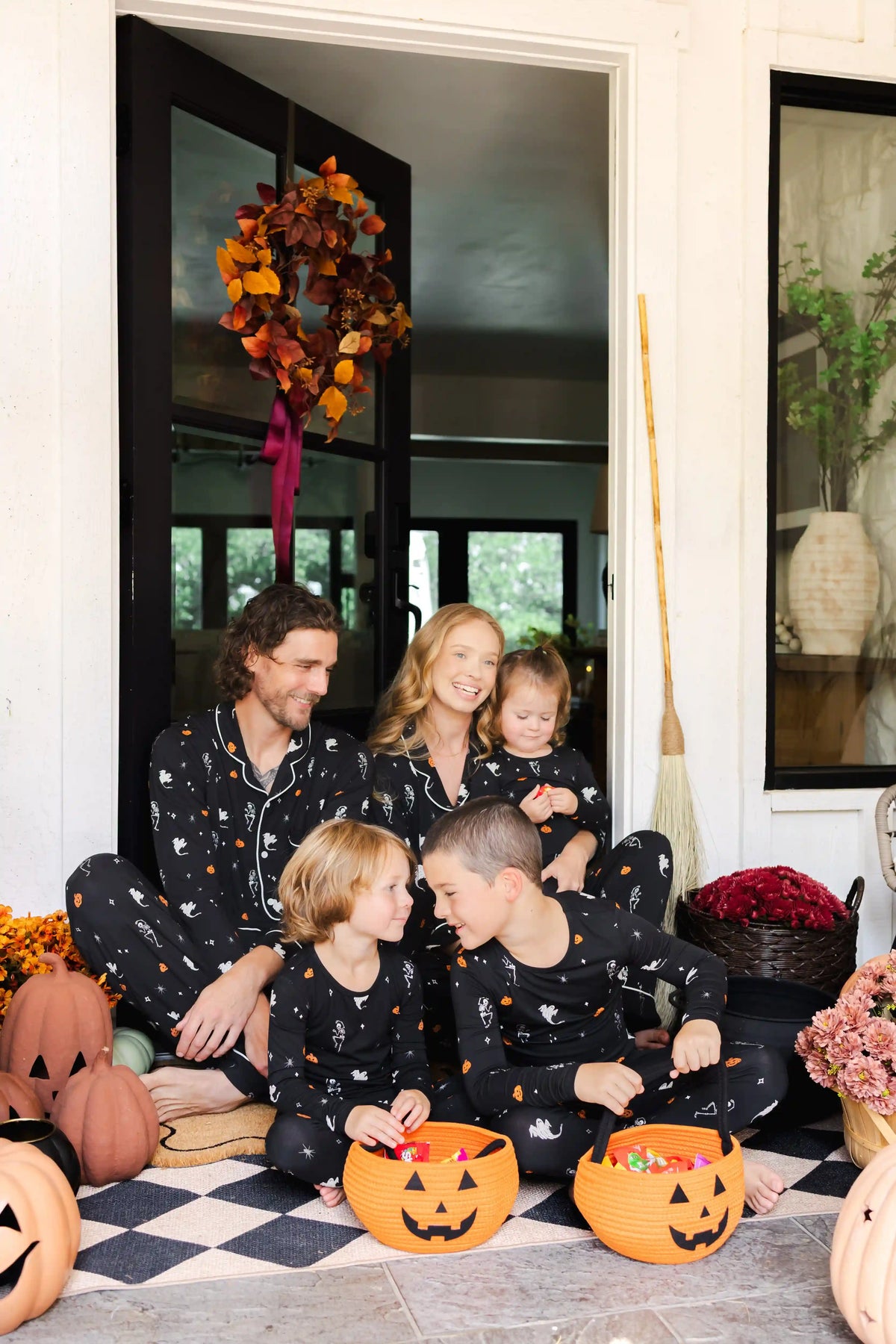 Long-Sleeved Women's Pajama Set in Halloween Friends