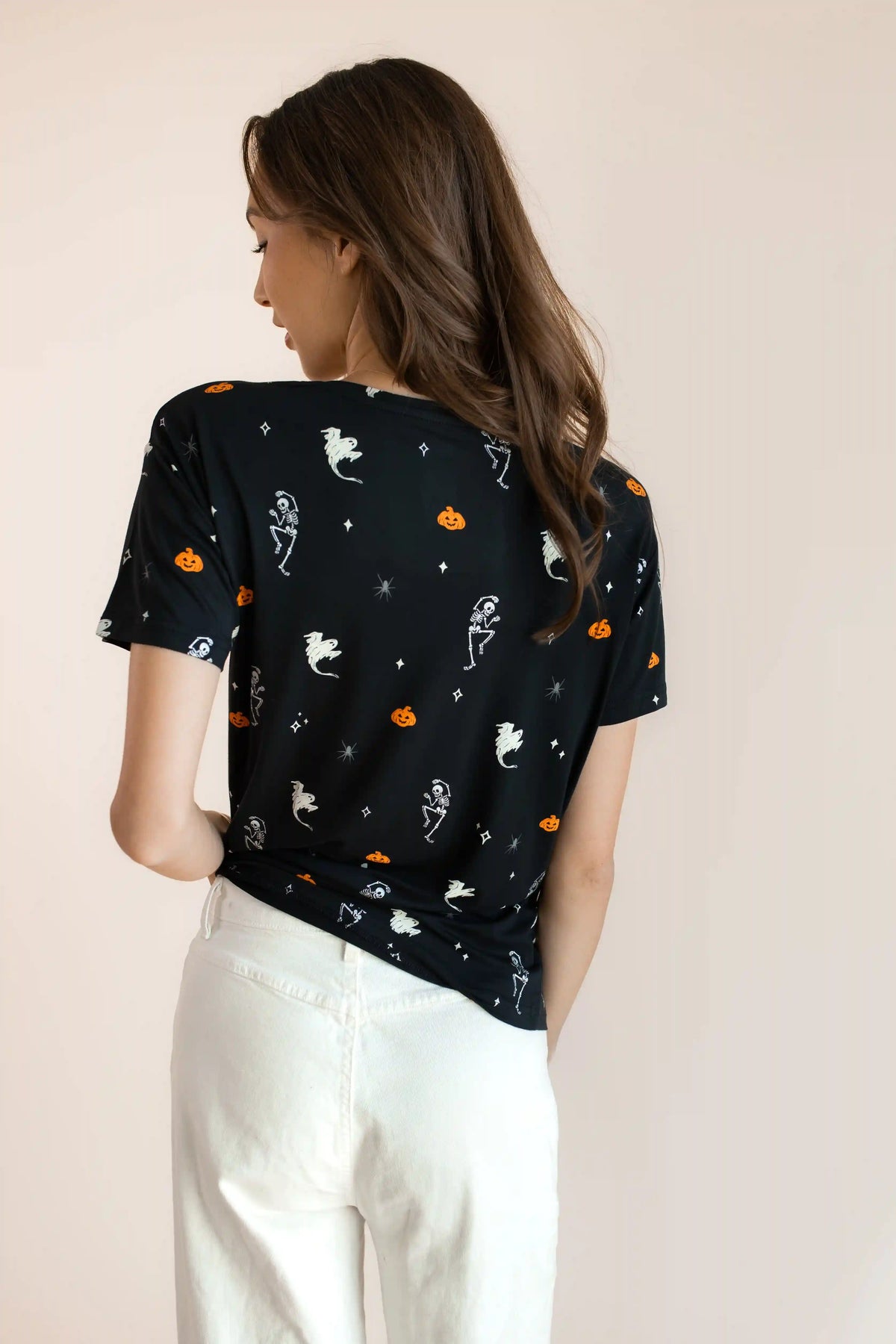 Women's Oversized V-Neck Tee in Halloween Friends