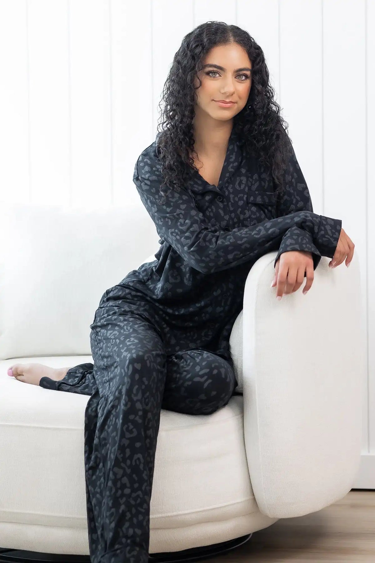 Long-Sleeved Women's Pajama Set in Midnight Leopard