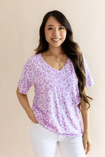 Women's Oversized V-Neck Tee in Thistle Leopard