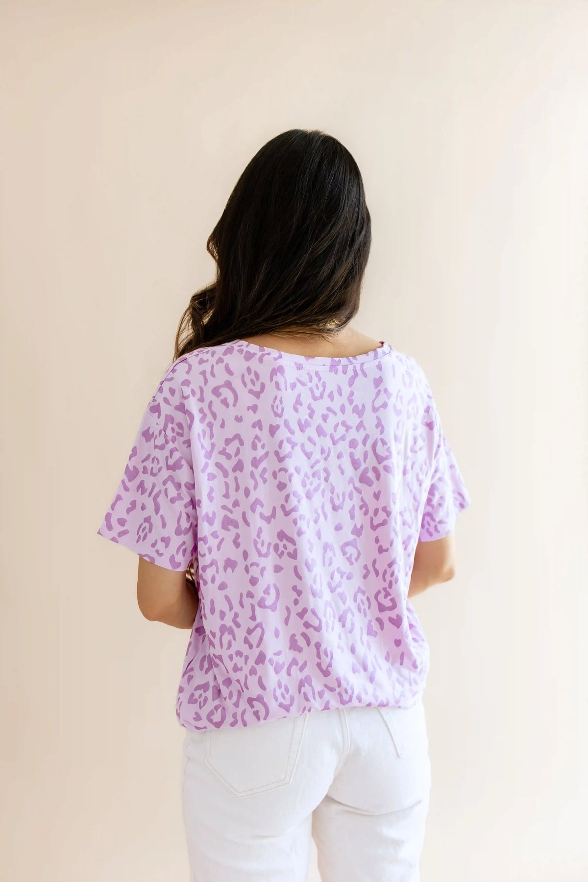 Women's Oversized V-Neck Tee in Thistle Leopard