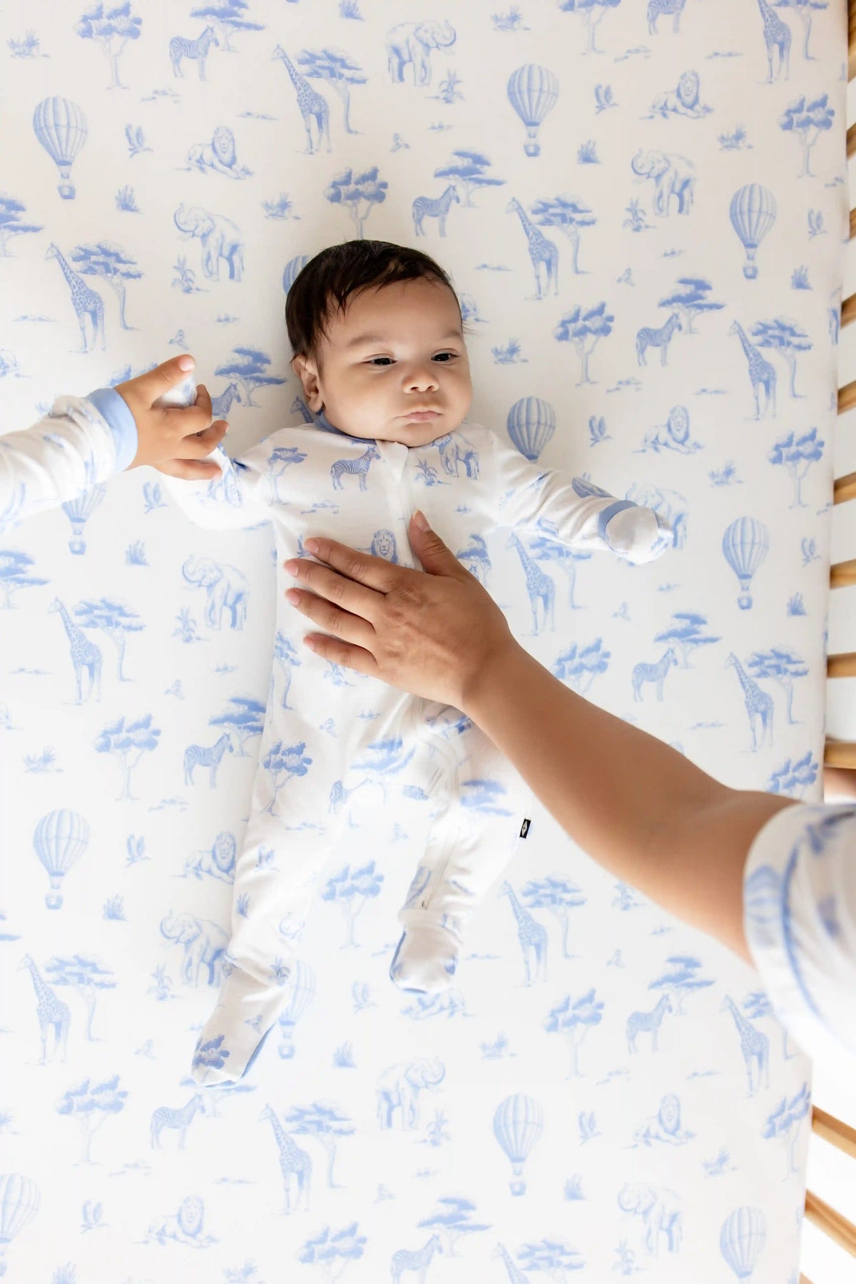 Crib Sheet in Toile Safari